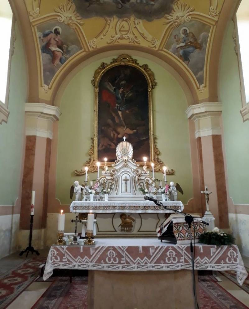 Szent Mihály templom_belső_Beremend (Egyedi).jpg